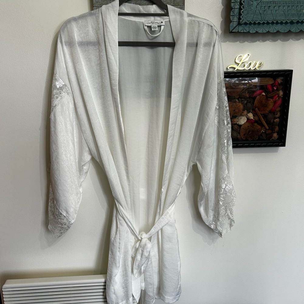 Chic White Lace-Accented Robe